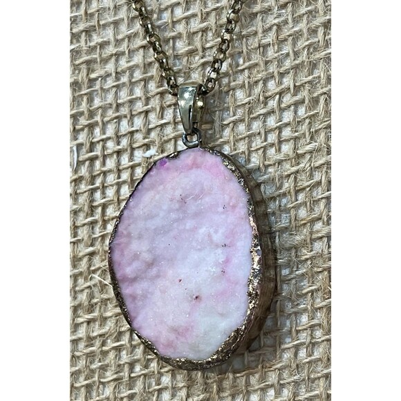 Vtg Pink Druzy Agate Pendant Gold Tone Trim 31in ~ 35in Boho Hippie Gypsy - Picture 3 of 8